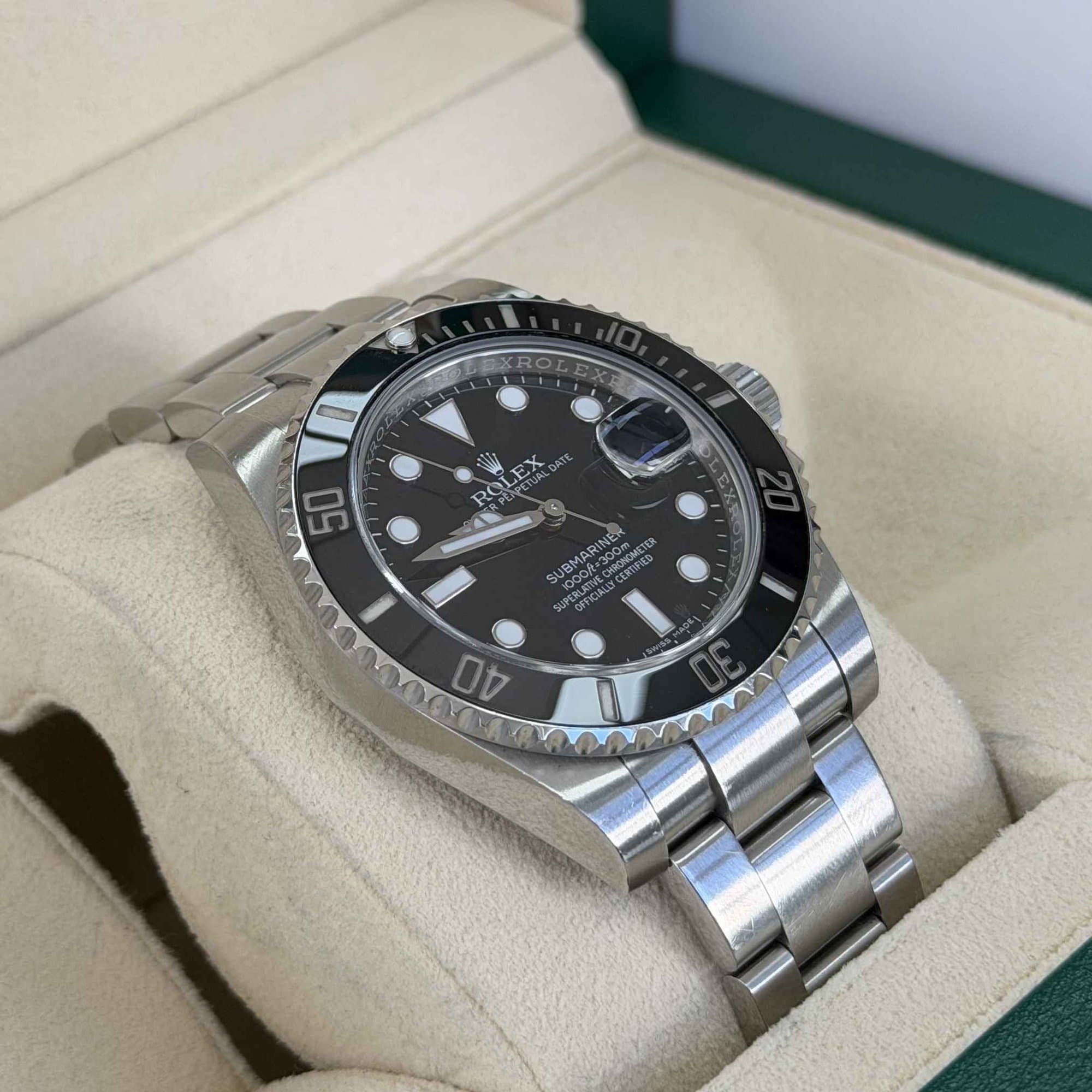 Rolex Submariner Date, black dial — view 2