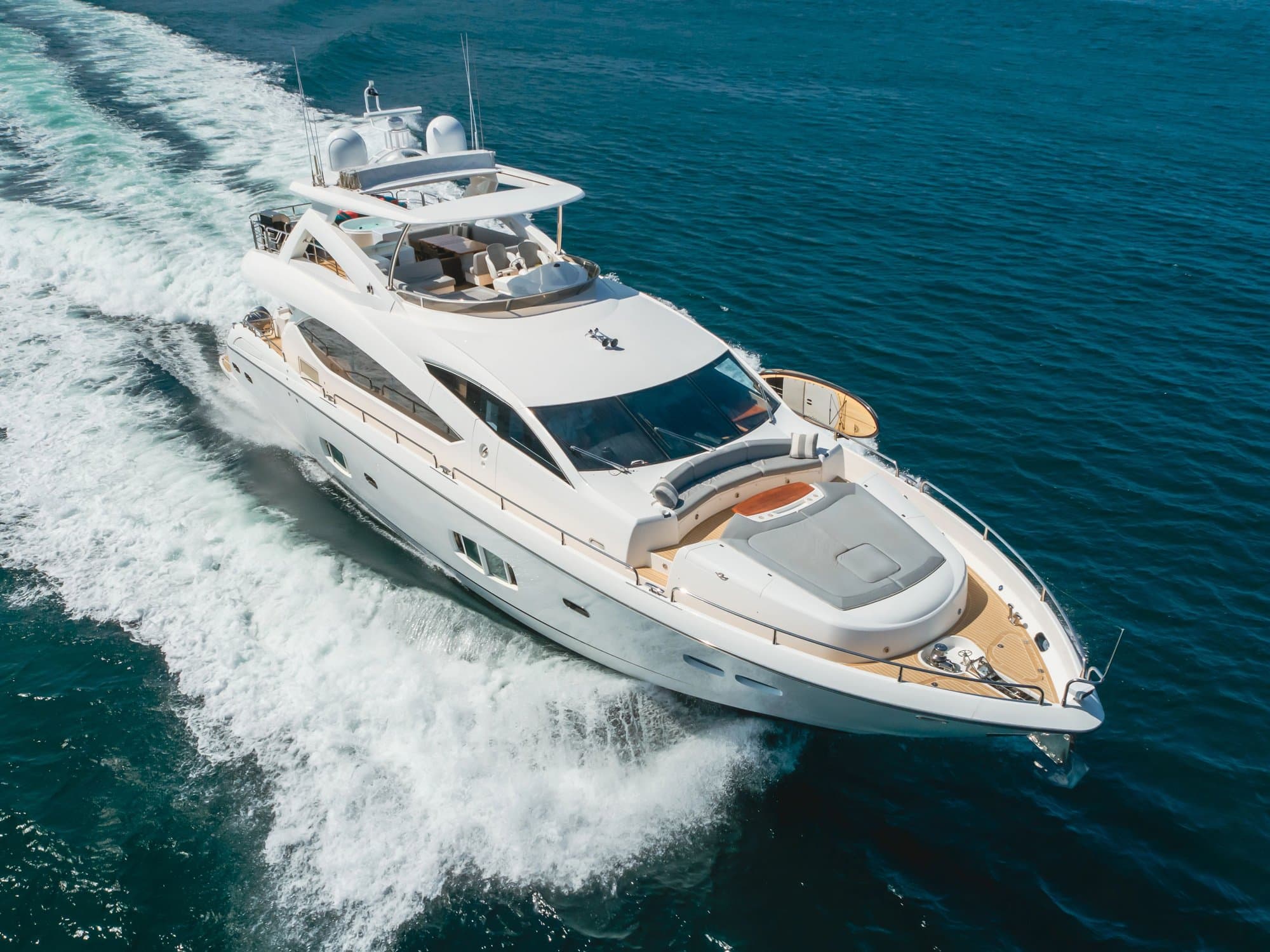 Sunseeker 88 Yacht, 2011 · 4 cabins — view 3