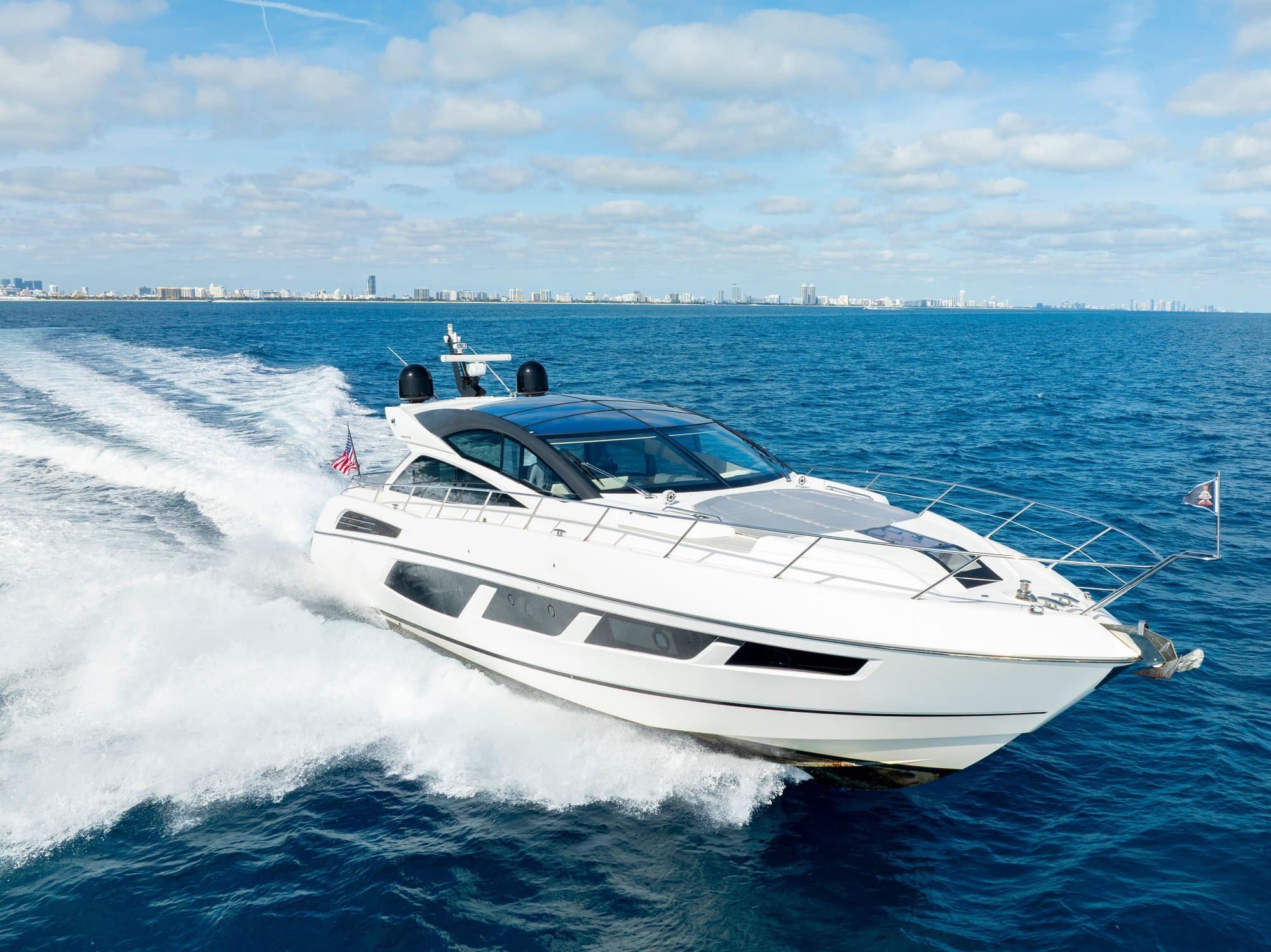 Sunseeker Predator 68, sport hardtop — view 3